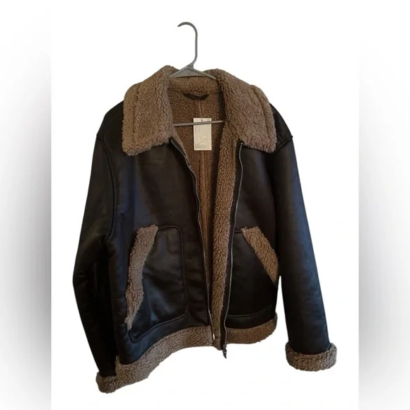 NWT H&M Regular Fit Teddy Trimmed Cozy Jacket Size L - Picture 2 of 6